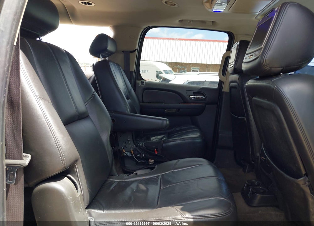 2010 CHEVROLET SUBURBAN 1500 VIN: 1GNUCJE08AR133987