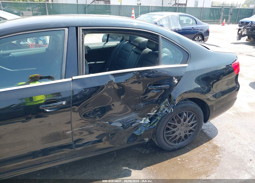 2013 VOLKSWAGEN JETTA VIN: 3VWDP7AJ4DM415061
