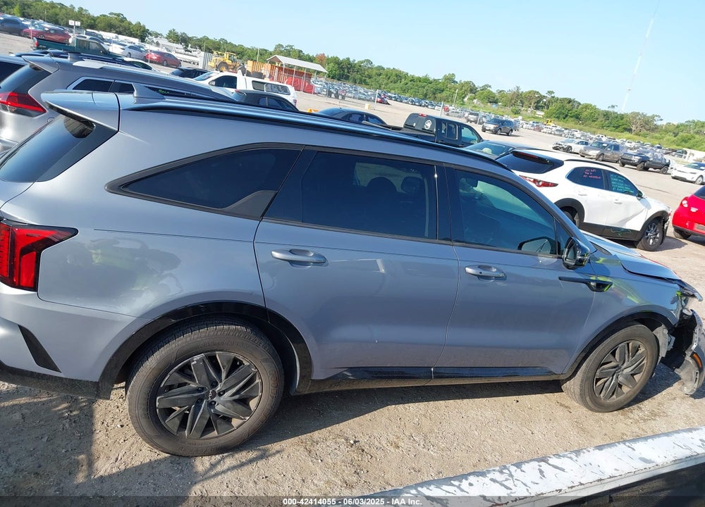 2022 KIA SORENTO VIN: 5XYRL4LC4NG137195