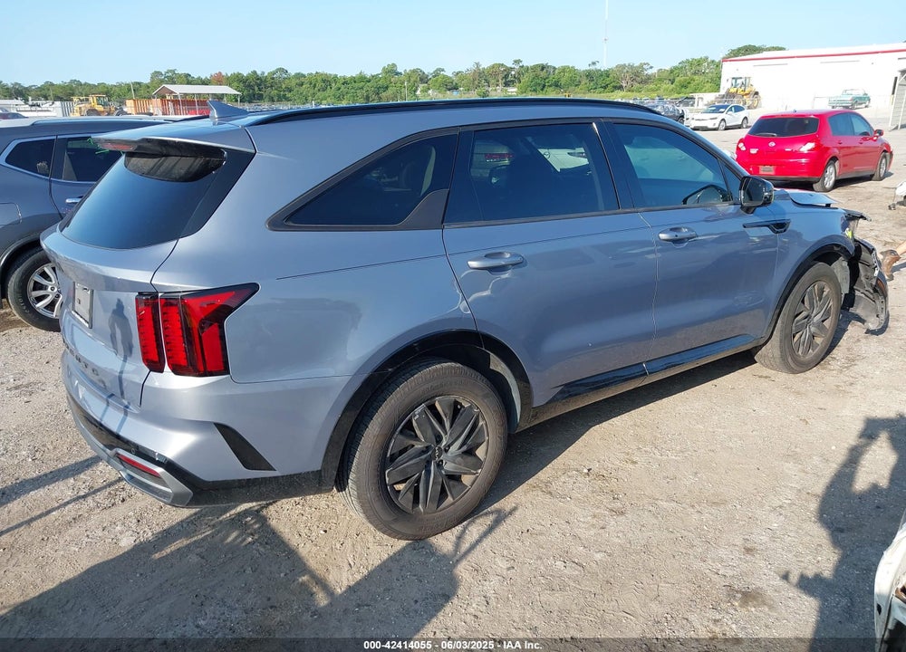 2022 KIA SORENTO VIN: 5XYRL4LC4NG137195