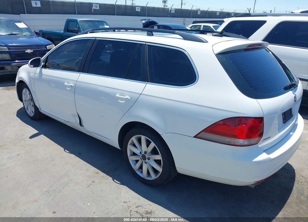 2010 VOLKSWAGEN JETTA VIN: 3VWTZ7AJ2AM693524