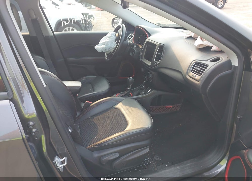 2019 JEEP COMPASS VIN: 3C4NJDDB9KT686048