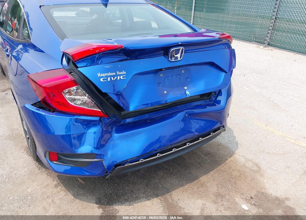 2018 HONDA CIVIC VIN: 2HGFC2F70JH514320
