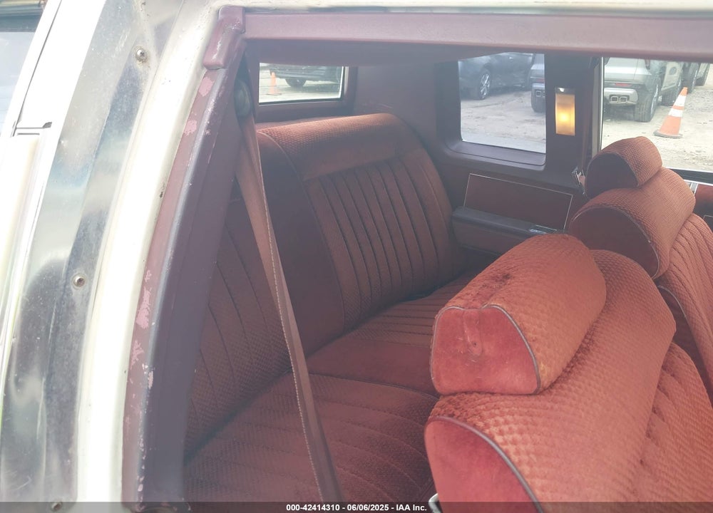 1981 OLDSMOBILE DELTA 88 ROYALE VIN: 1G3AN37Y8BM273248
