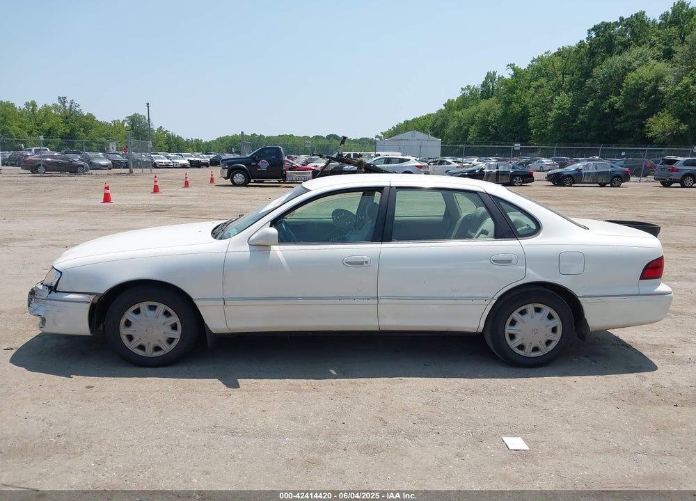 1999 TOYOTA AVALON XL VIN: 4T1BF18B5XU325390