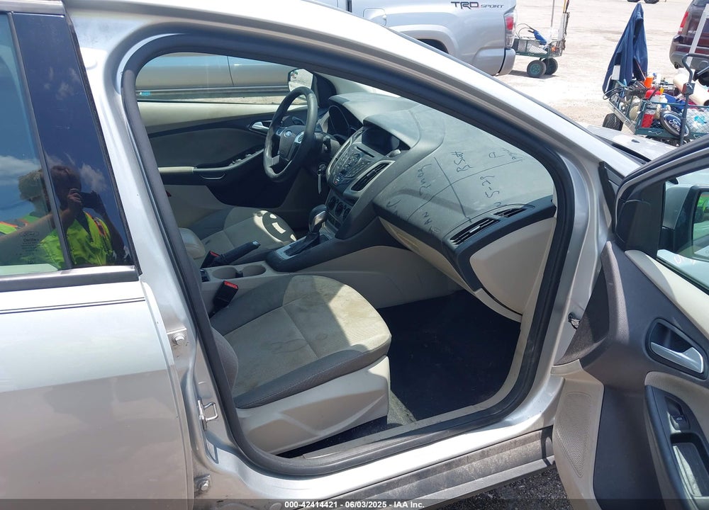 2014 FORD FOCUS VIN: 1FADP3F2XEL204016