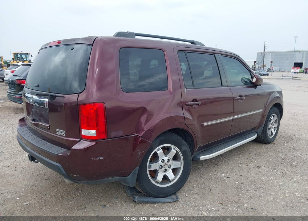 2011 HONDA PILOT TOURING VIN: 5FNYF4H90BB081811