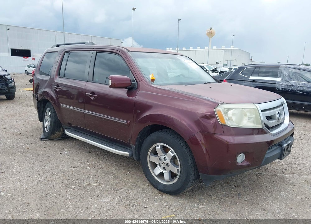 2011 HONDA PILOT TOURING VIN: 5FNYF4H90BB081811