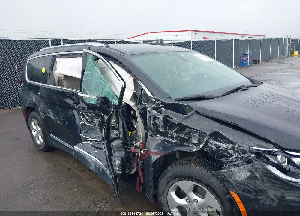 2018 CHRYSLER PACIFICA HYBRID TOURING L VIN: 2C4RC1L74JR183472