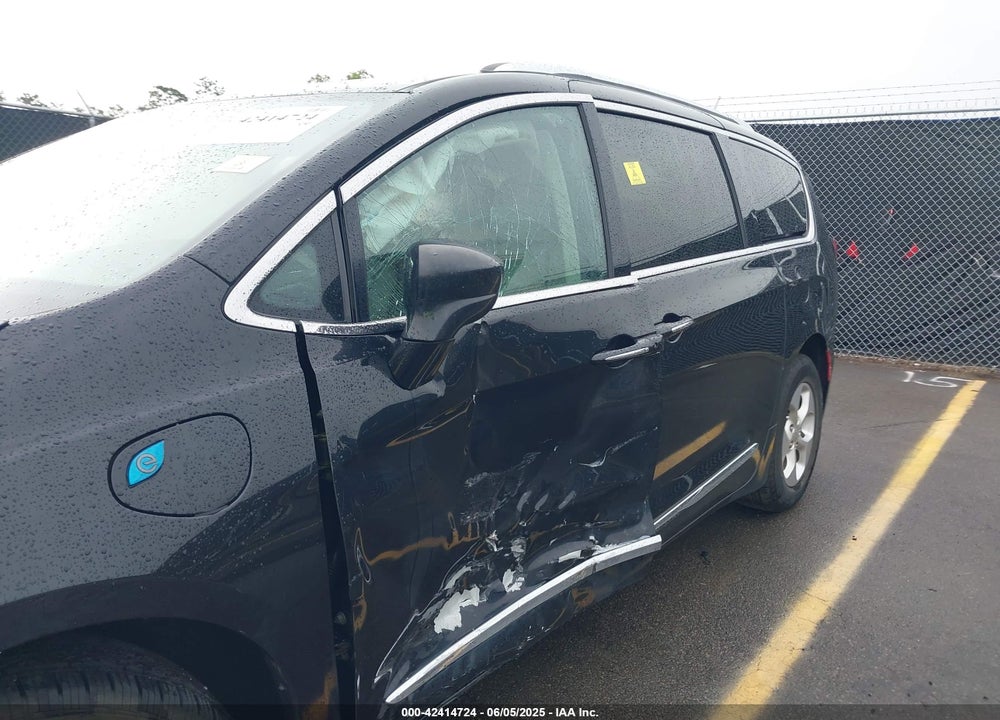 2018 CHRYSLER PACIFICA HYBRID TOURING L VIN: 2C4RC1L74JR183472