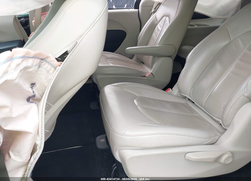 2018 CHRYSLER PACIFICA HYBRID TOURING L VIN: 2C4RC1L74JR183472