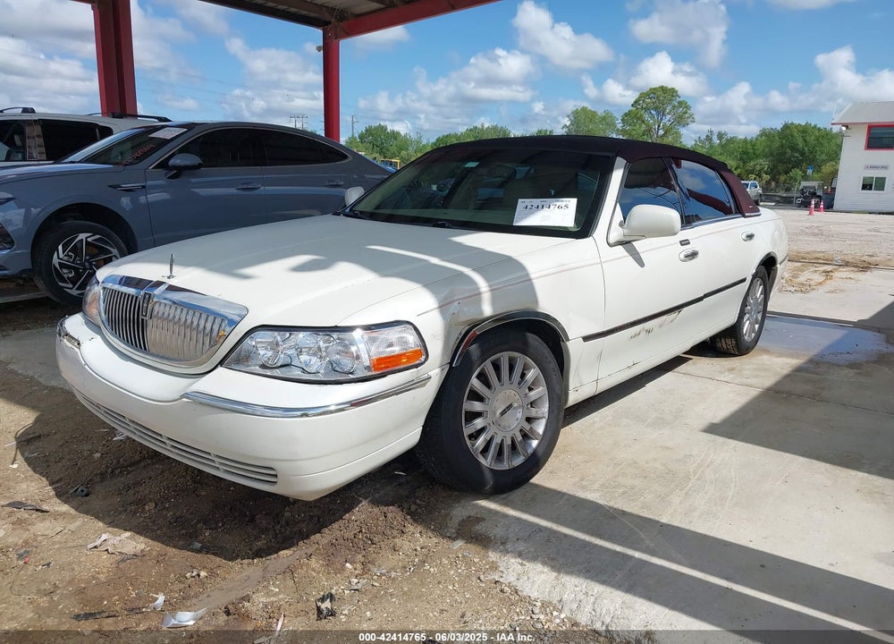 2006 LINCOLN TOWN CAR SIGNATURE VIN: 1LNHM81W36Y602874