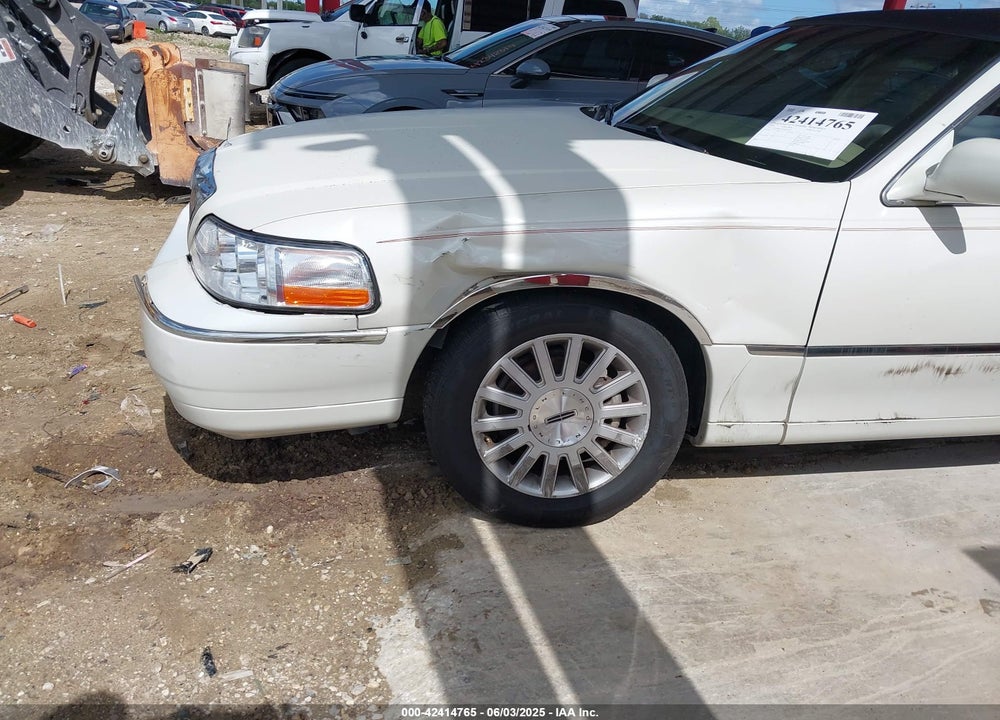 2006 LINCOLN TOWN CAR SIGNATURE VIN: 1LNHM81W36Y602874