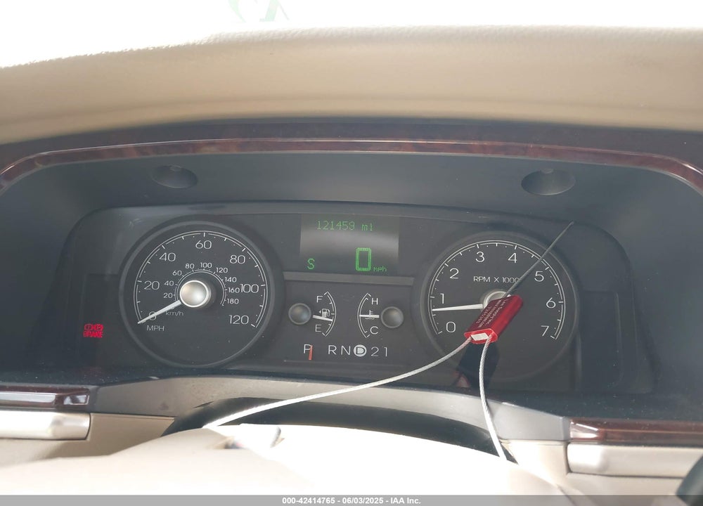 2006 LINCOLN TOWN CAR SIGNATURE VIN: 1LNHM81W36Y602874