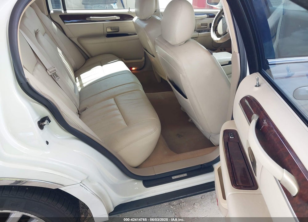 2006 LINCOLN TOWN CAR SIGNATURE VIN: 1LNHM81W36Y602874