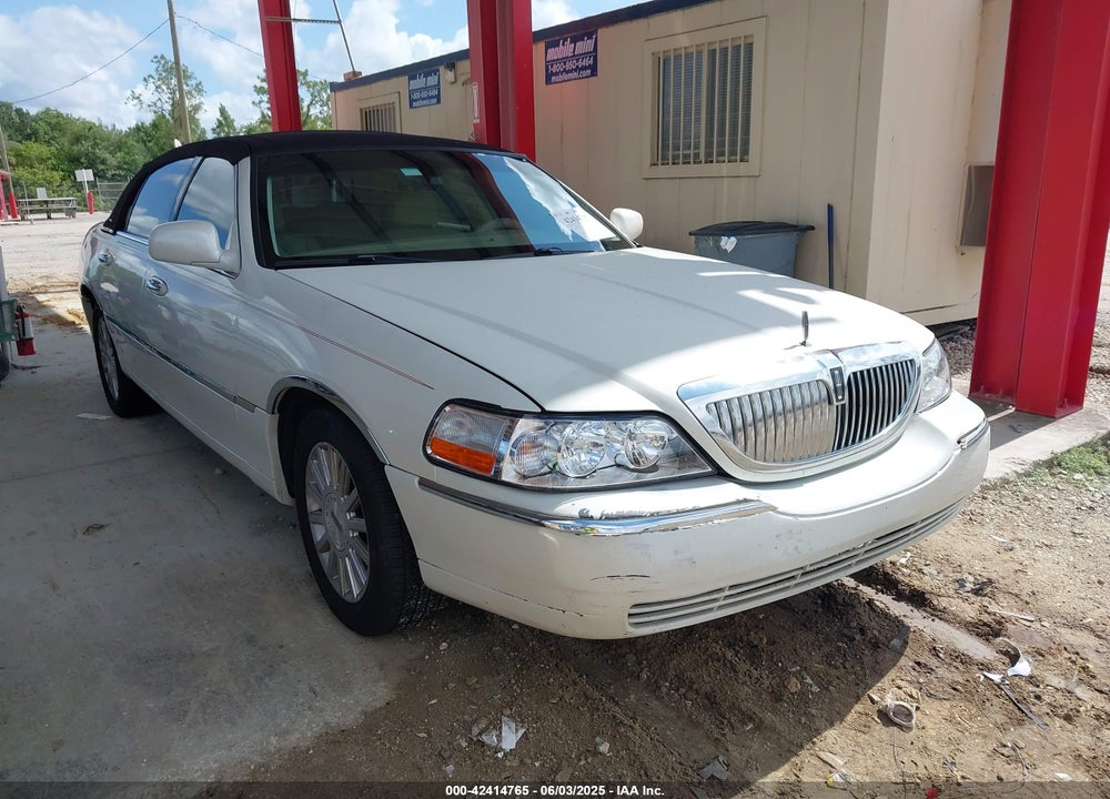 2006 LINCOLN TOWN CAR SIGNATURE VIN: 1LNHM81W36Y602874