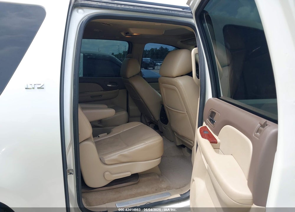 2011 CHEVROLET SUBURBAN 1500 VIN: 1GNSCKE0XBR355591