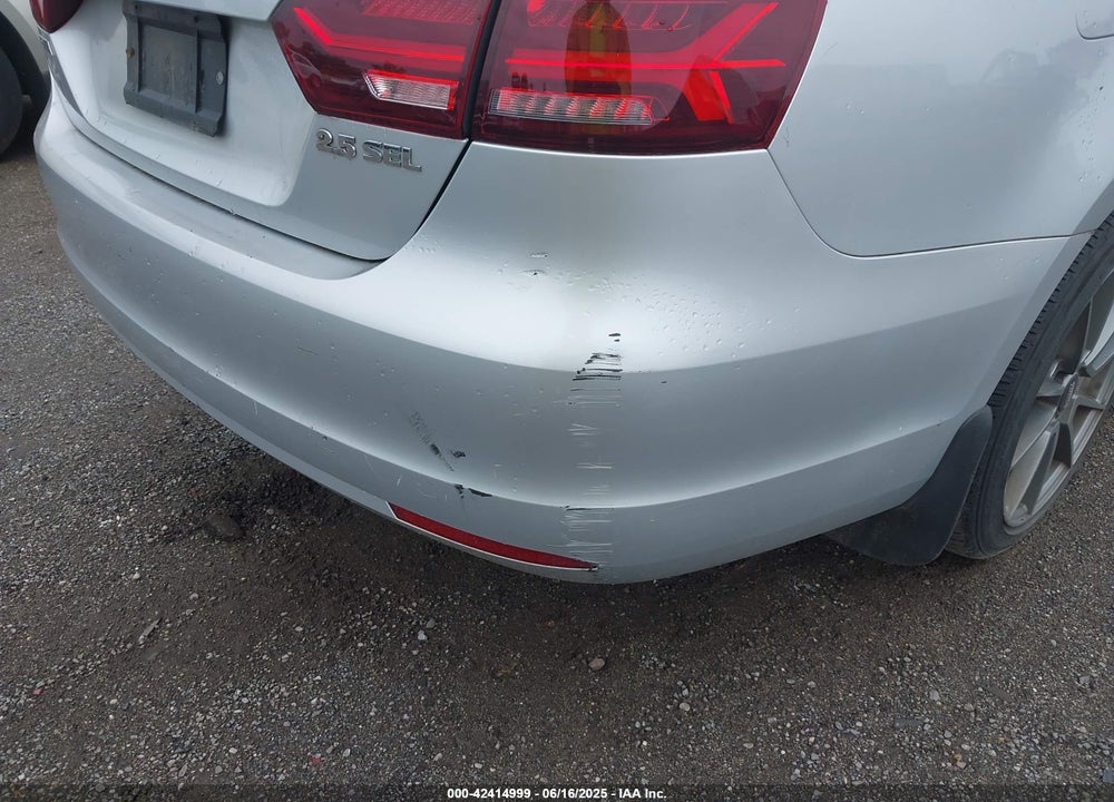 2011 VOLKSWAGEN JETTA VIN: 3VWLZ7AJ2BM380202