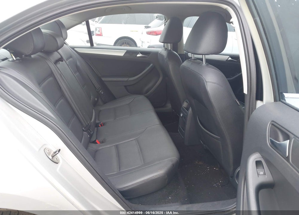 2011 VOLKSWAGEN JETTA VIN: 3VWLZ7AJ2BM380202