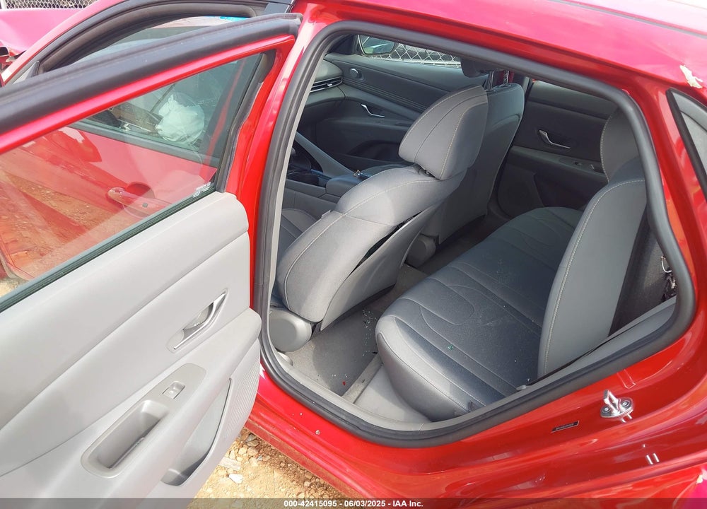 2023 HYUNDAI ELANTRA VIN: 5NPLS4AG2PH111219