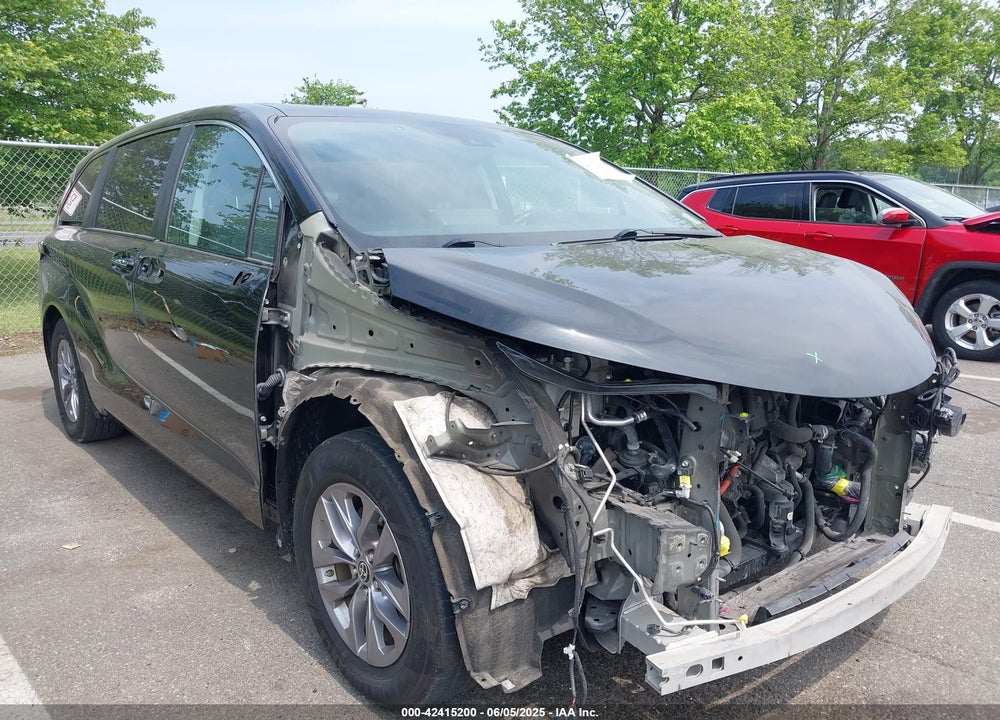2022 TOYOTA SIENNA XLE VIN: 5TDYRKECXNS109318