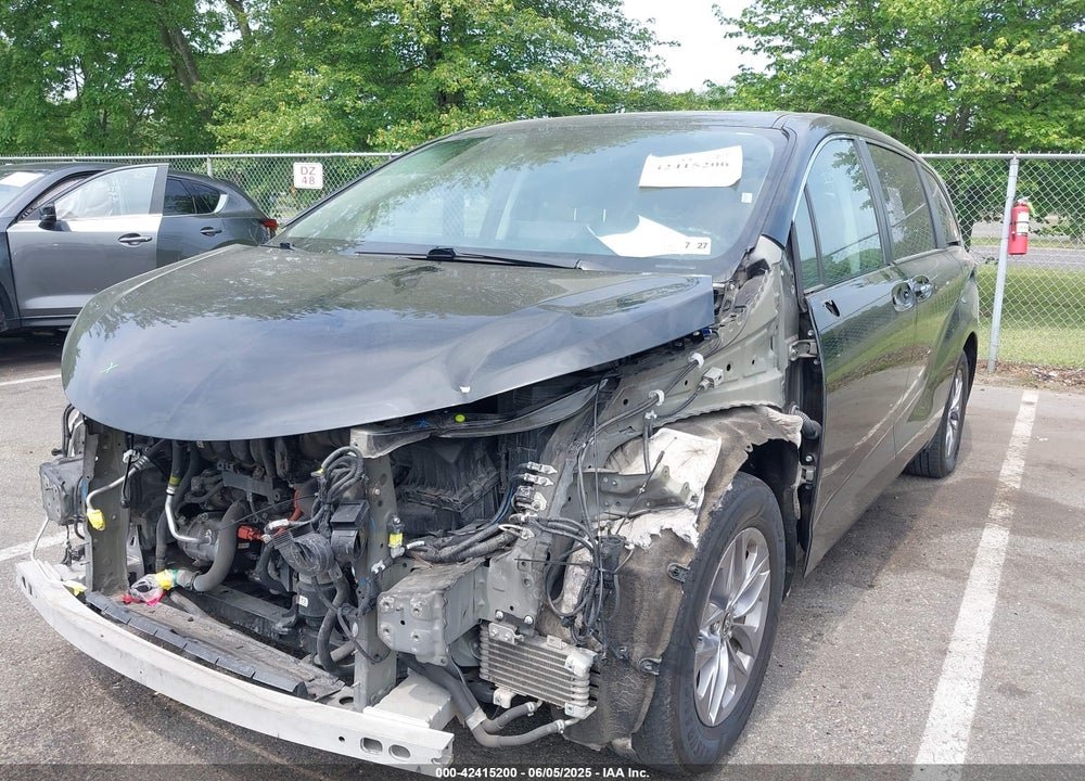 2022 TOYOTA SIENNA XLE VIN: 5TDYRKECXNS109318