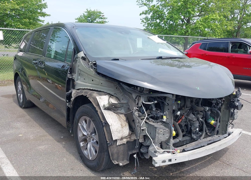 2022 TOYOTA SIENNA XLE VIN: 5TDYRKECXNS109318