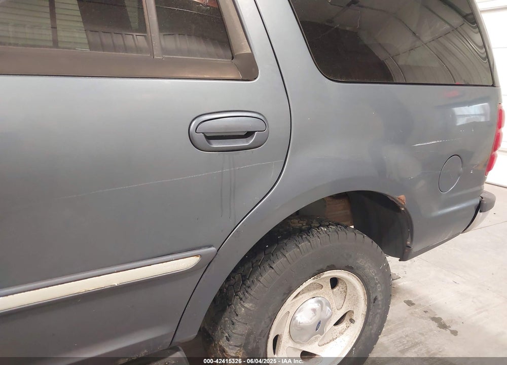 2000 FORD EXPEDITION XLT VIN: 1FMPU16L4YLA78426