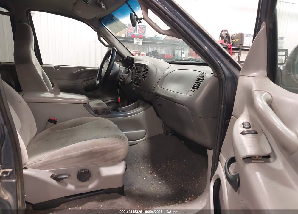 2000 FORD EXPEDITION XLT VIN: 1FMPU16L4YLA78426