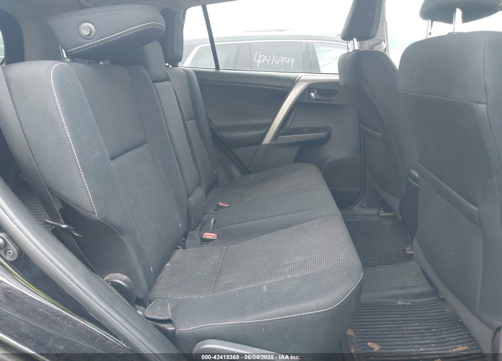 2018 TOYOTA RAV4 XLE VIN: 2T3RFREV0JW750610