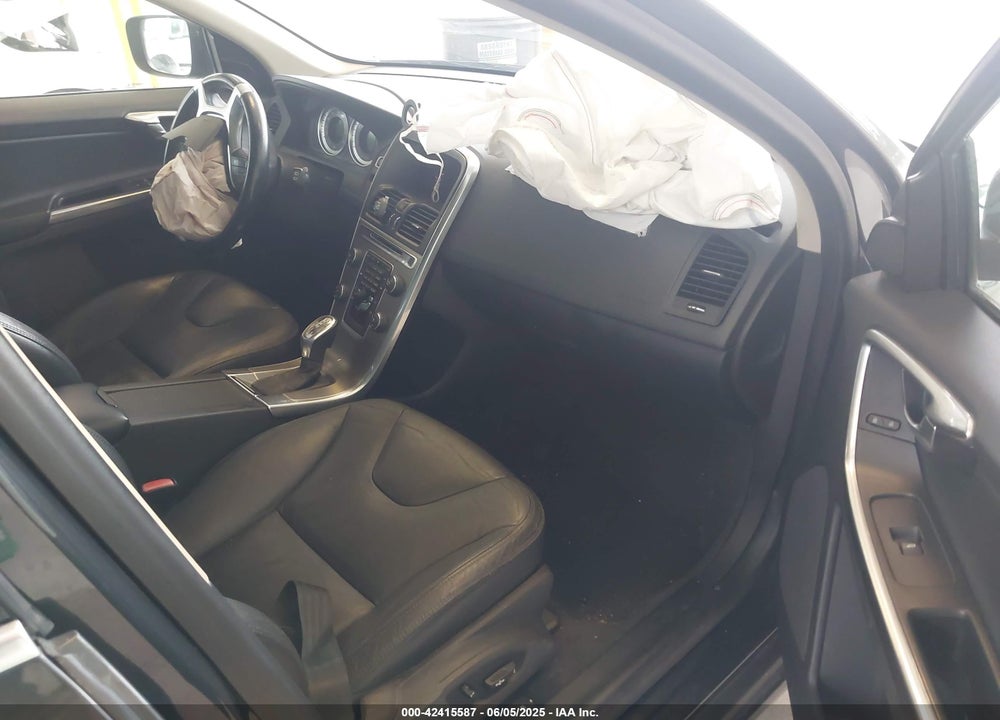 2013 VOLVO XC60 VIN: YV4902DZ3D2411993