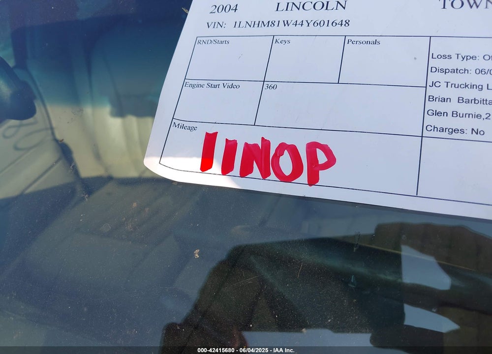 2004 LINCOLN TOWN CAR SIGNATURE VIN: 1LNHM81W44Y601648
