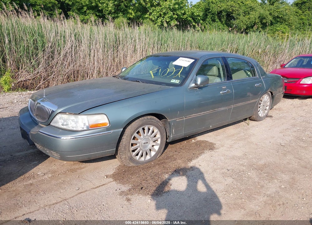 2004 LINCOLN TOWN CAR SIGNATURE VIN: 1LNHM81W44Y601648