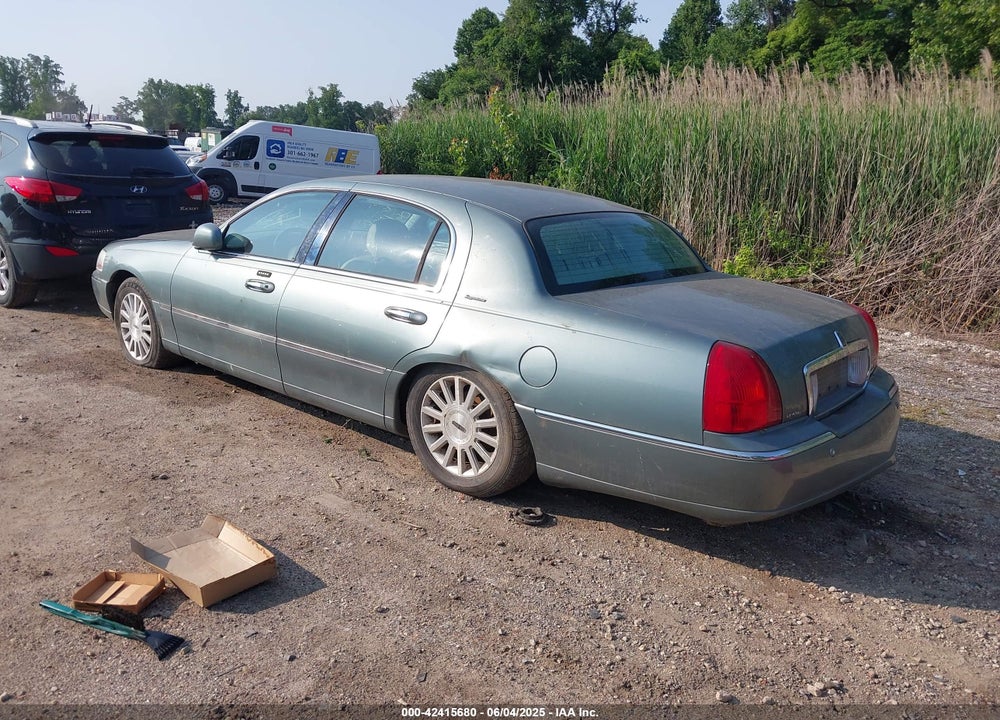 2004 LINCOLN TOWN CAR SIGNATURE VIN: 1LNHM81W44Y601648
