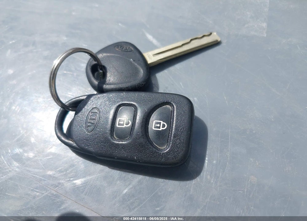 2013 KIA SORENTO LX VIN: 5XYKT3A15DG332458