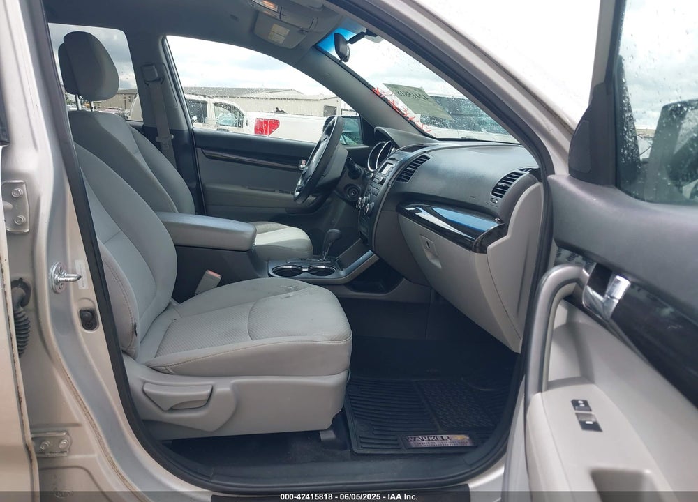 2013 KIA SORENTO LX VIN: 5XYKT3A15DG332458