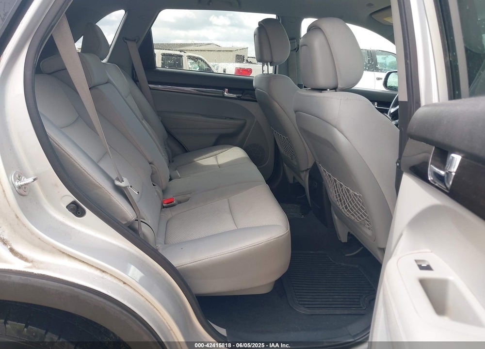 2013 KIA SORENTO LX VIN: 5XYKT3A15DG332458