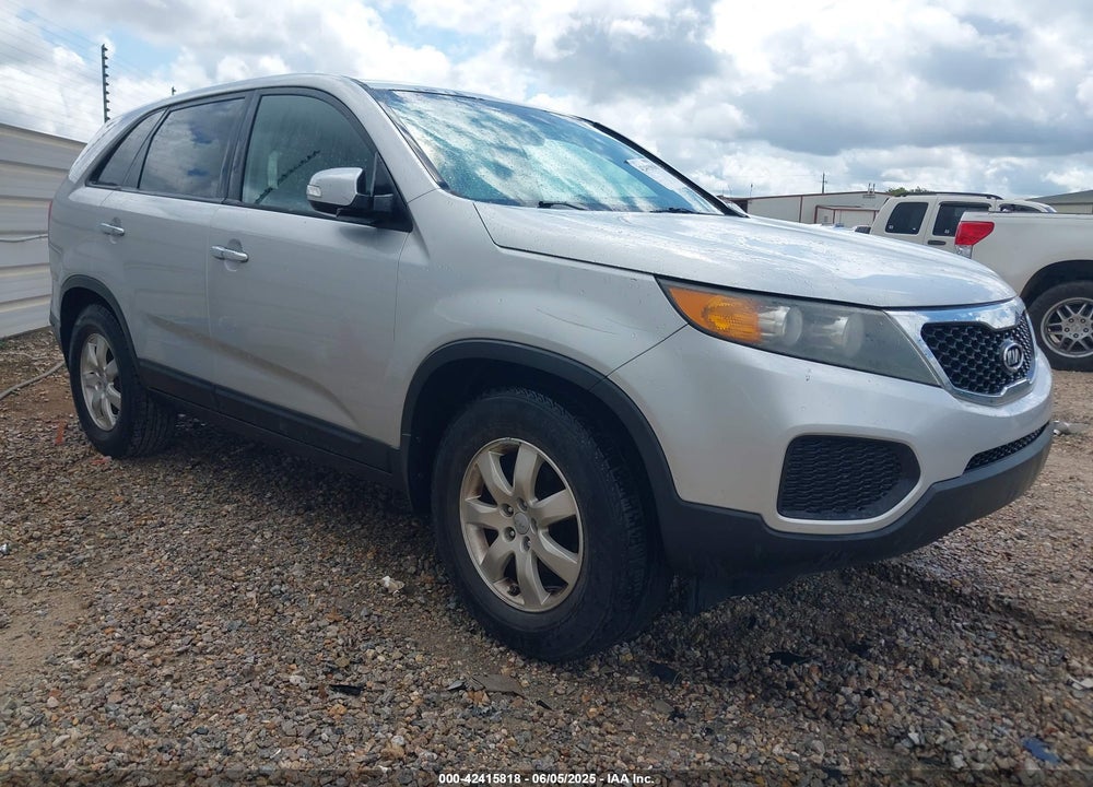 2013 KIA SORENTO LX VIN: 5XYKT3A15DG332458