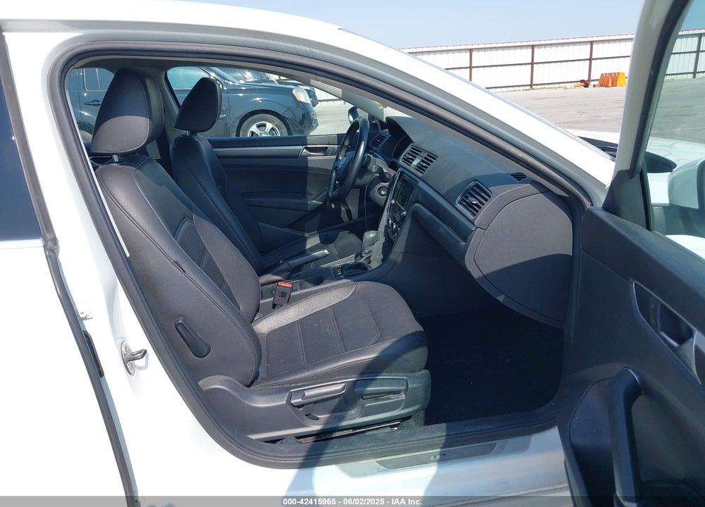 2017 VOLKSWAGEN PASSAT VIN: 1VWDT7A31HC022087