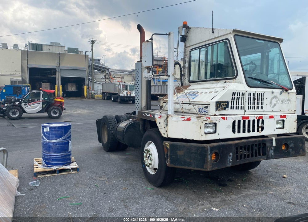 2005 OTTAWA JOCKEY TRUCK VIN: 310646