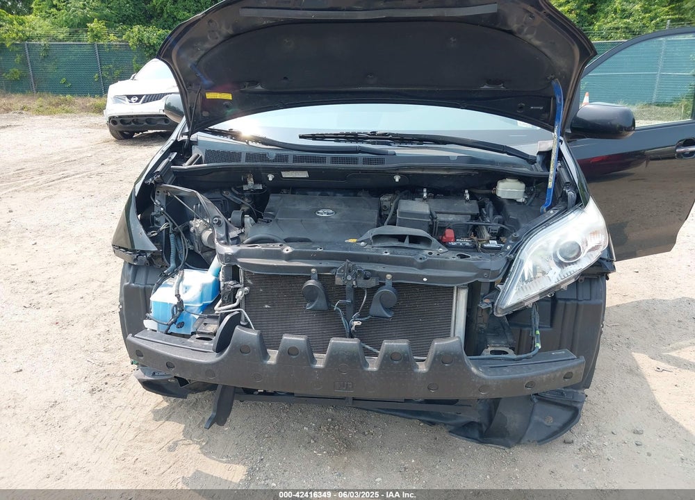 2011 TOYOTA SIENNA XLE V6 VIN: 5TDYK3DCXBS016760
