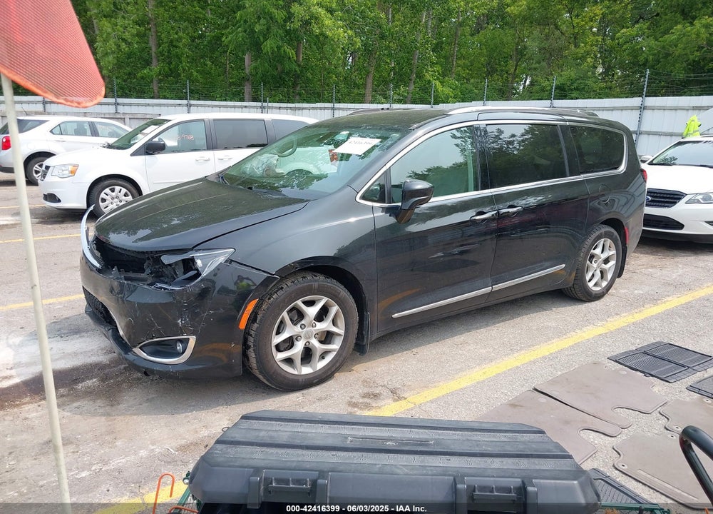 2018 CHRYSLER PACIFICA TOURING L VIN: 2C4RC1BG4JR100494