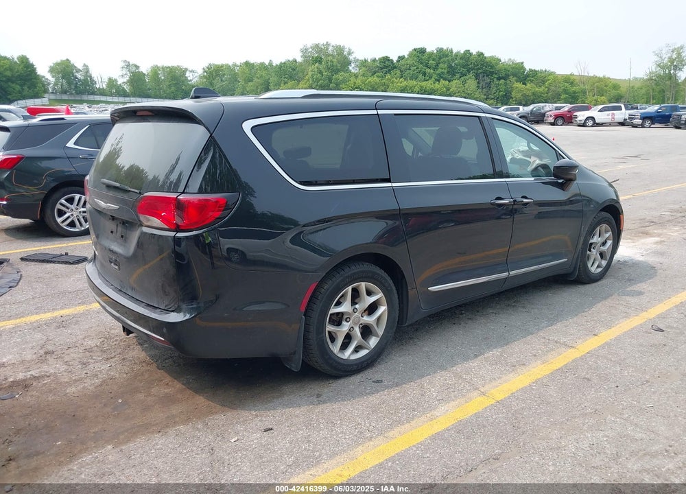 2018 CHRYSLER PACIFICA TOURING L VIN: 2C4RC1BG4JR100494