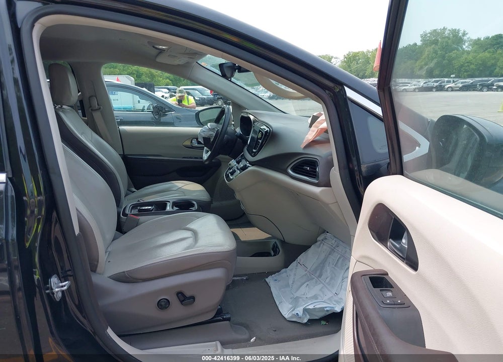 2018 CHRYSLER PACIFICA TOURING L VIN: 2C4RC1BG4JR100494