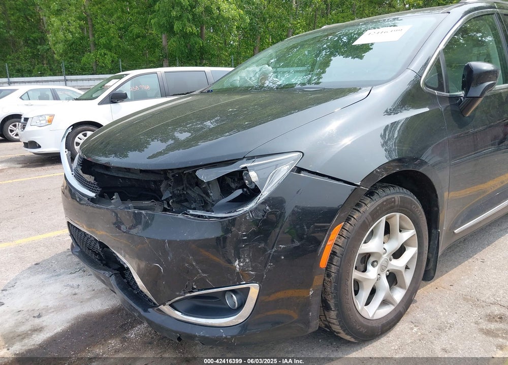 2018 CHRYSLER PACIFICA TOURING L VIN: 2C4RC1BG4JR100494