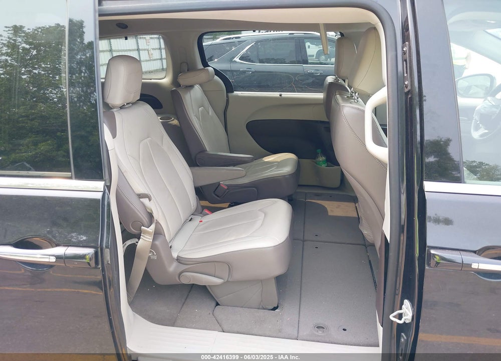 2018 CHRYSLER PACIFICA TOURING L VIN: 2C4RC1BG4JR100494