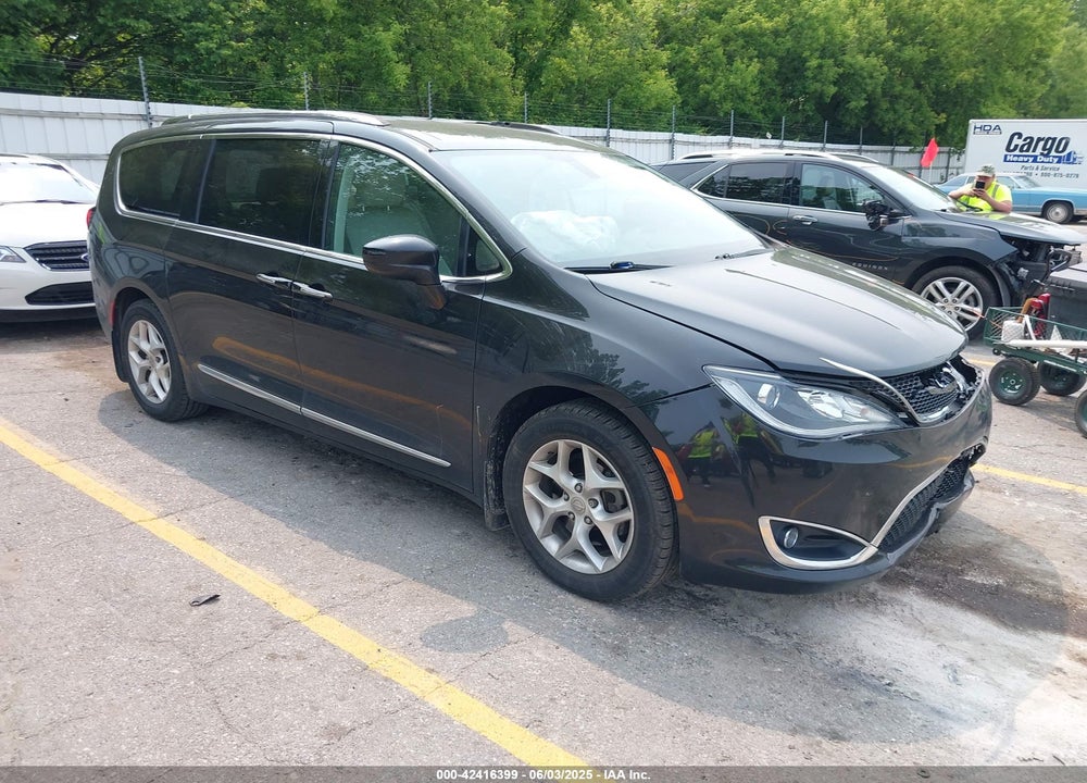 2018 CHRYSLER PACIFICA TOURING L VIN: 2C4RC1BG4JR100494