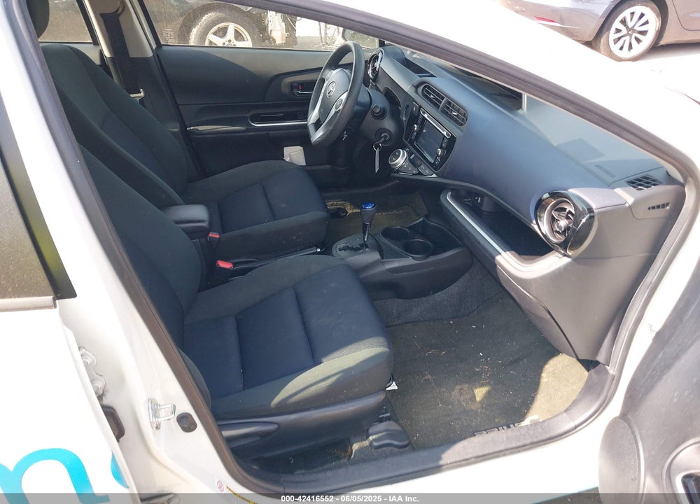 2015 TOYOTA PRIUS C VIN: JTDKDTB33F1586279