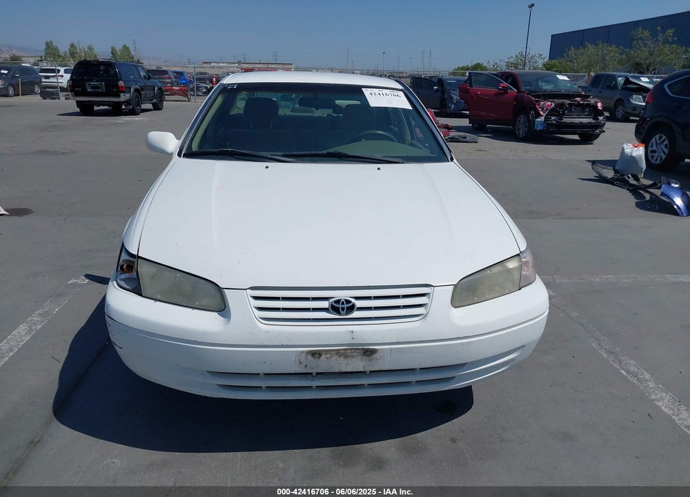 1997 TOYOTA CAMRY LE VIN: JT2BG22K9V0035098