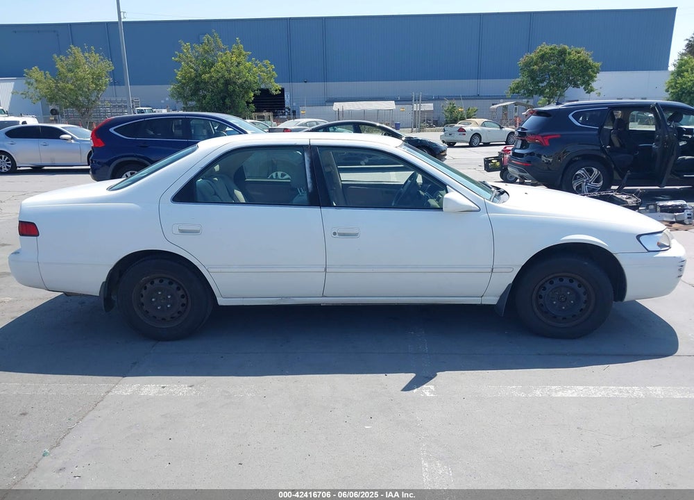 1997 TOYOTA CAMRY LE VIN: JT2BG22K9V0035098
